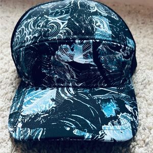Never worn Lululemon trucker hat